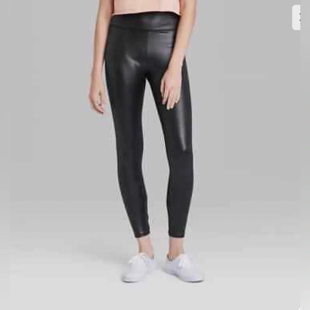 WOMEN'S High-Waisted Liquid Leggings - Wild Fable - Black